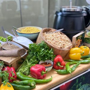 דוכן מרקים ופרצעל חם