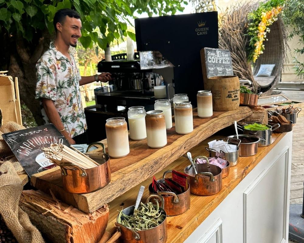 עמדת קפה קר בפחית - ממותגת אישית – תמונה 2